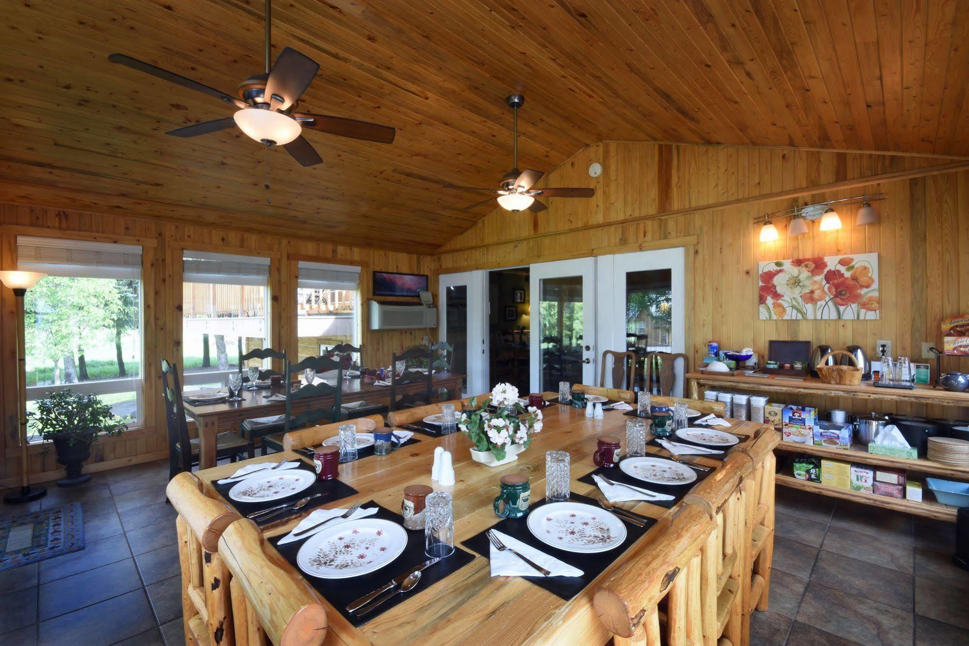 Bad Rock Bed And Breakfast Inn Колумбия-Фолс Экстерьер фото